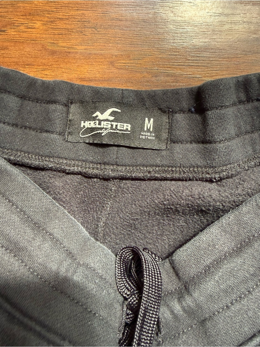 Hollister Black Men's Logo-Trim Jogger Pants - Picture 3 of 4